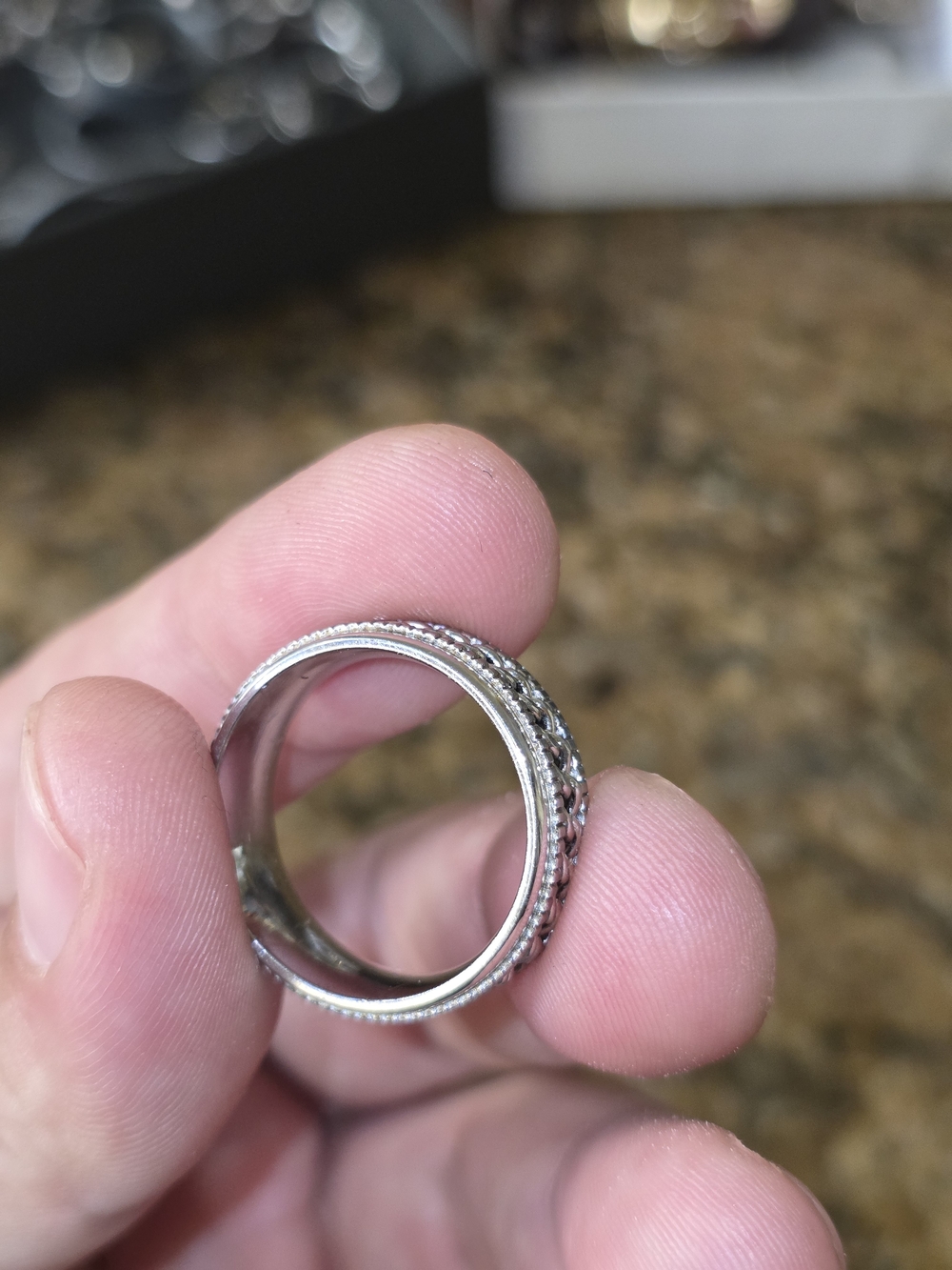 Chain DetaIiled Ridged Ring - Picture 2 of 2
